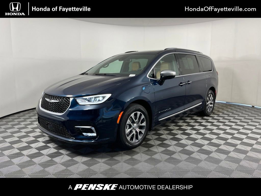 Used 2023 Chrysler Pacifica Pinnacle