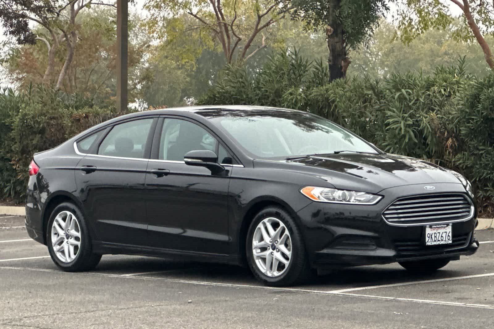Used 2015 Ford Fusion SE image 10