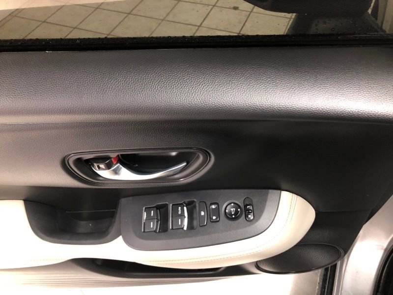 Used 2024 Honda HR-V LX image 19