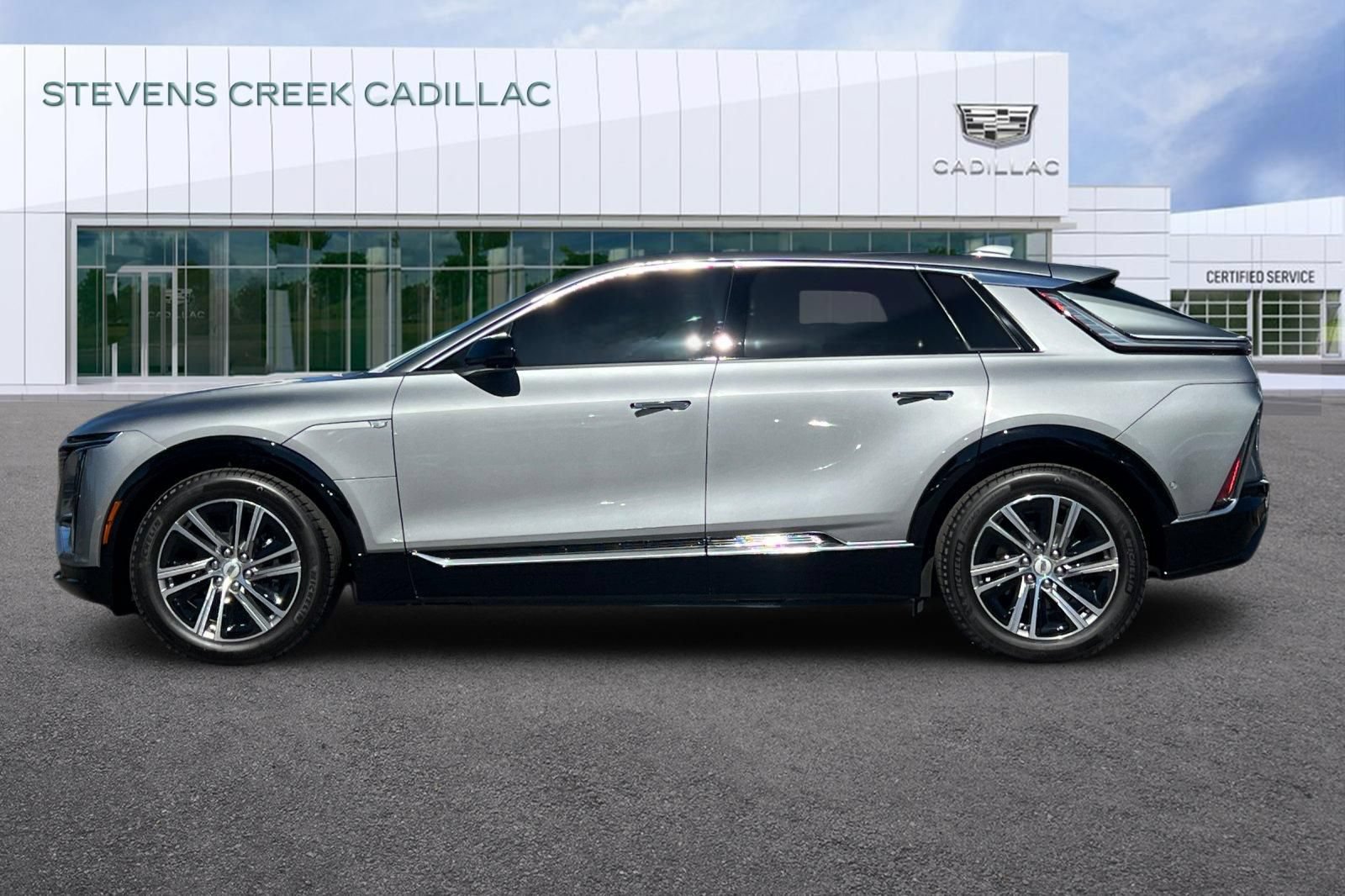 Used 2026 Cadillac Lyriq Luxury w/ LPO, Floor Liner Package RWD image 6