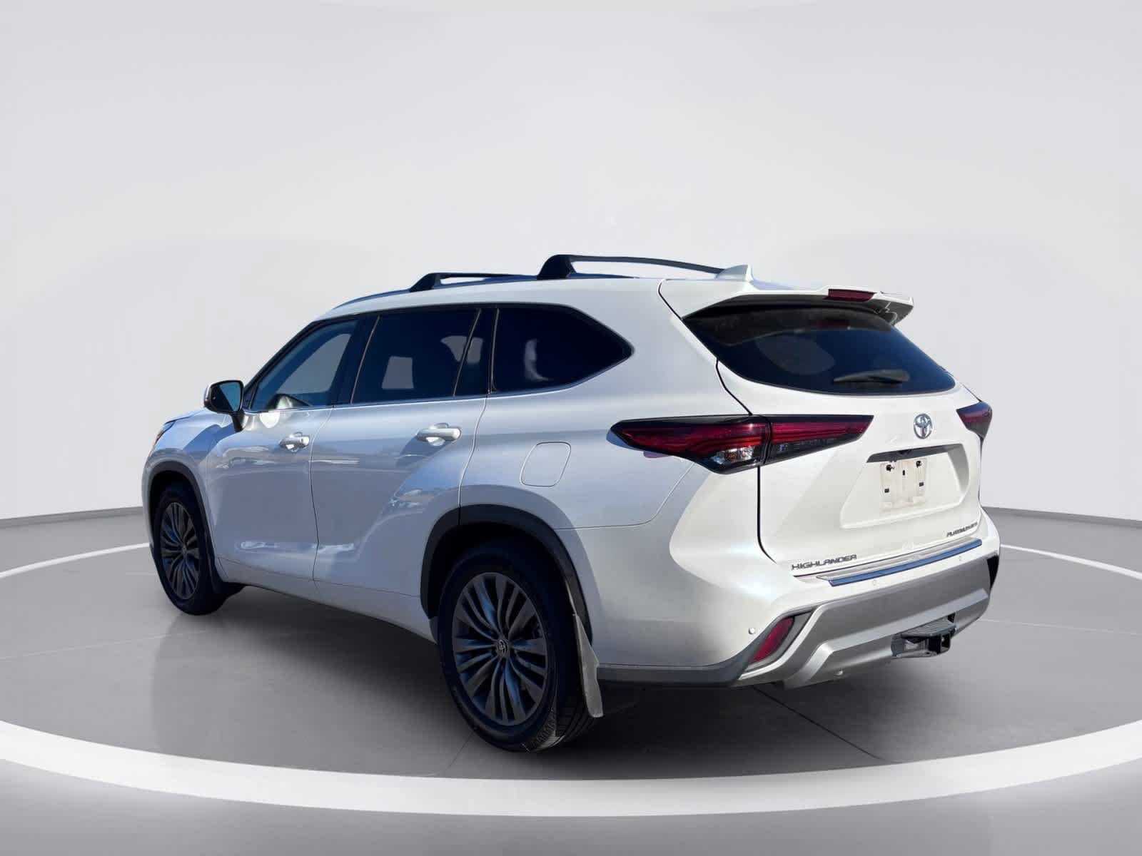 Used 2021 Toyota Highlander Platinum AWD/4WD image 4