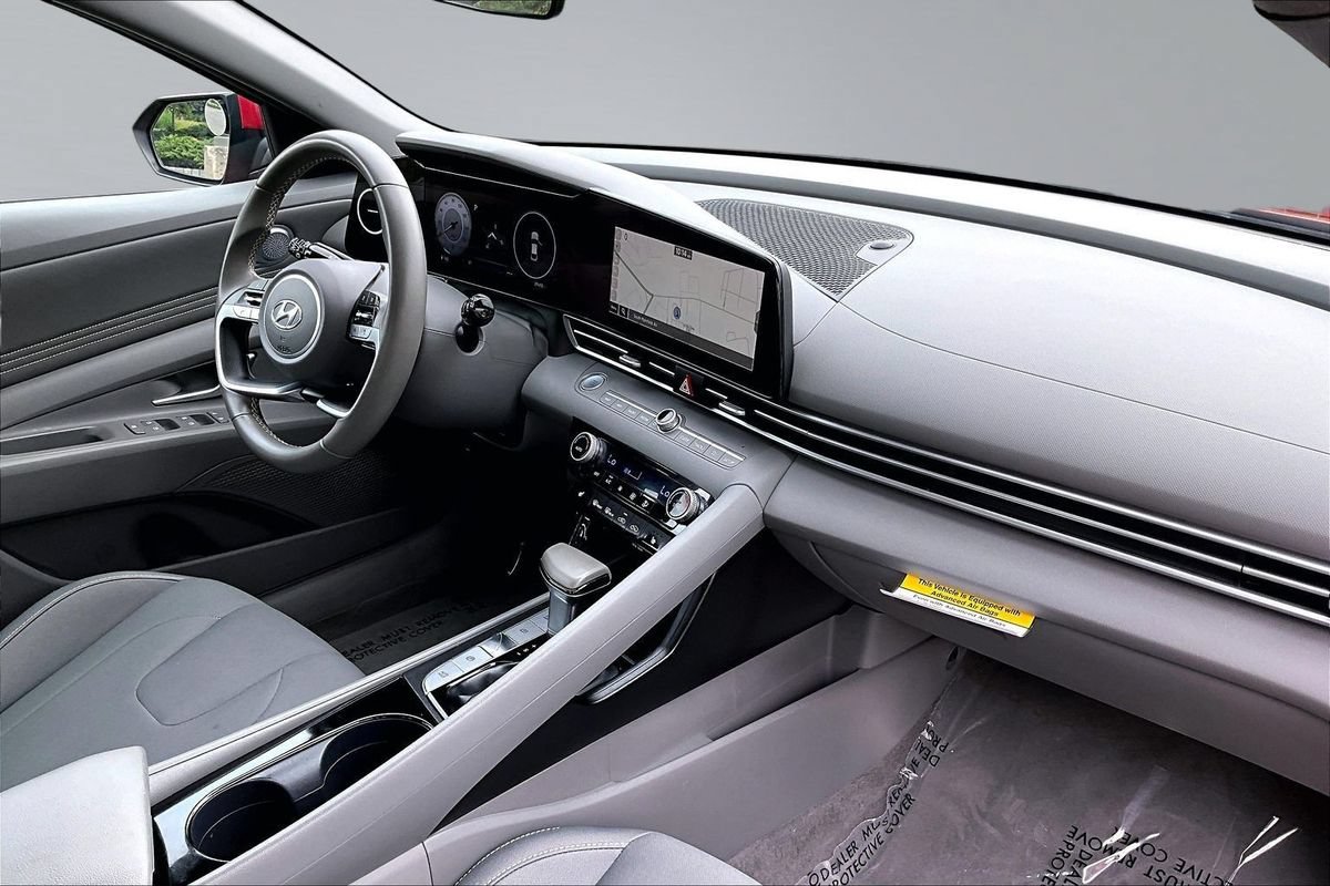 Used 2023 Hyundai Elantra SEL w/ Convenience Package FWD image 12