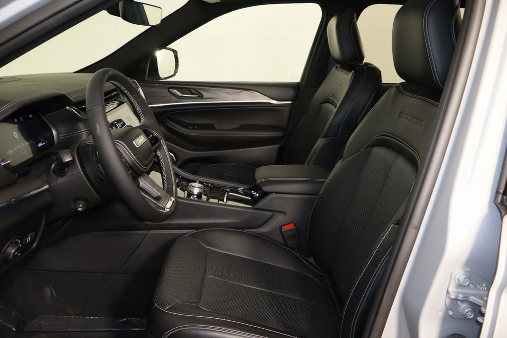 New 2024 Jeep Grand Cherokee Overland image 13