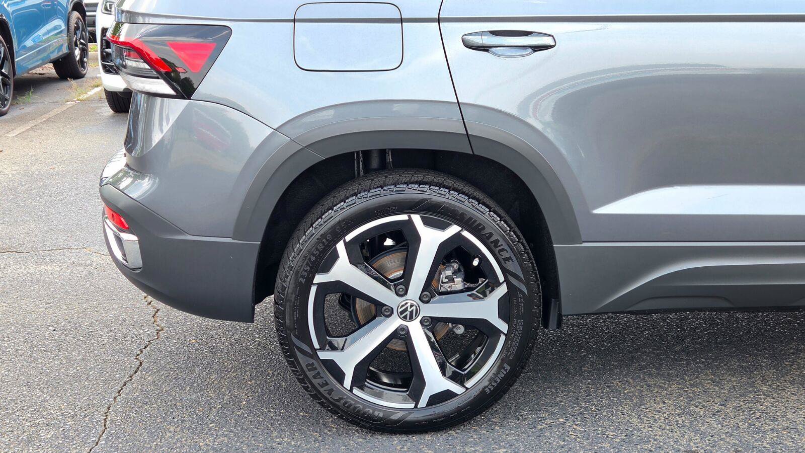 Certified 2025 Volkswagen Taos SEL AWD/4WD image 17