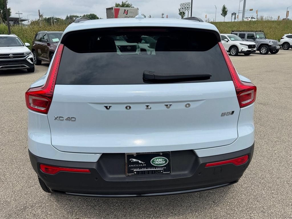 Certified 2026 Volvo XC40 B5 Plus AWD/4WD image 3