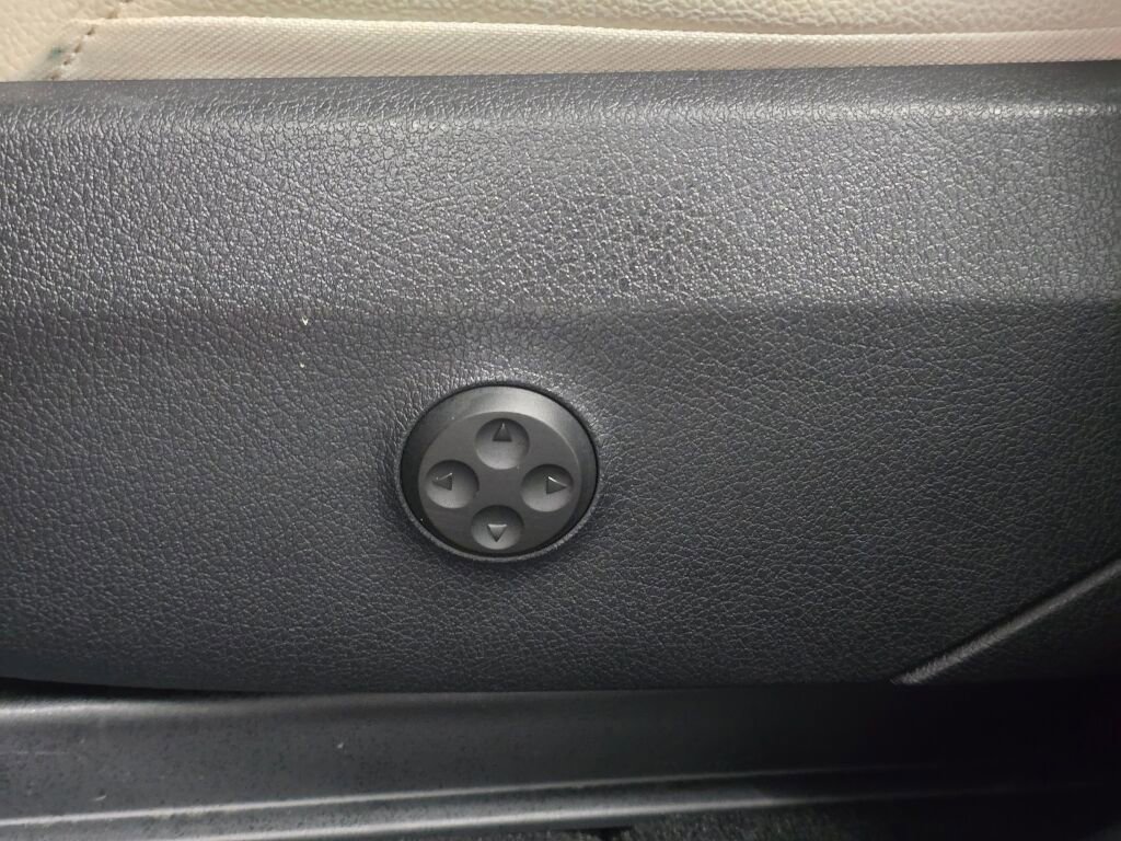 Certified 2025 Mercedes-Benz GLC 300 4MATIC image 30