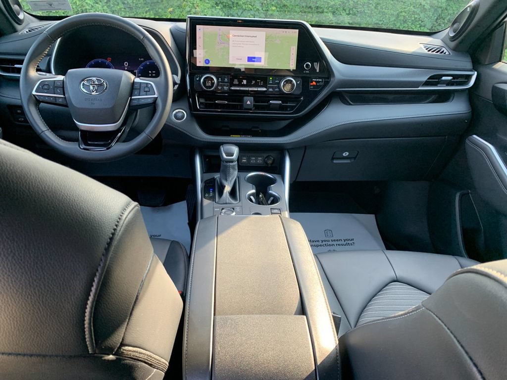 Used 2026 Toyota Highlander XSE AWD/4WD image 15