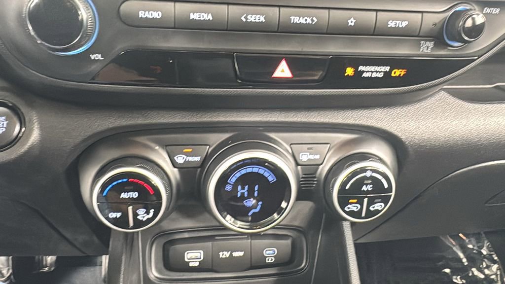 Used 2025 Hyundai Venue SEL image 26