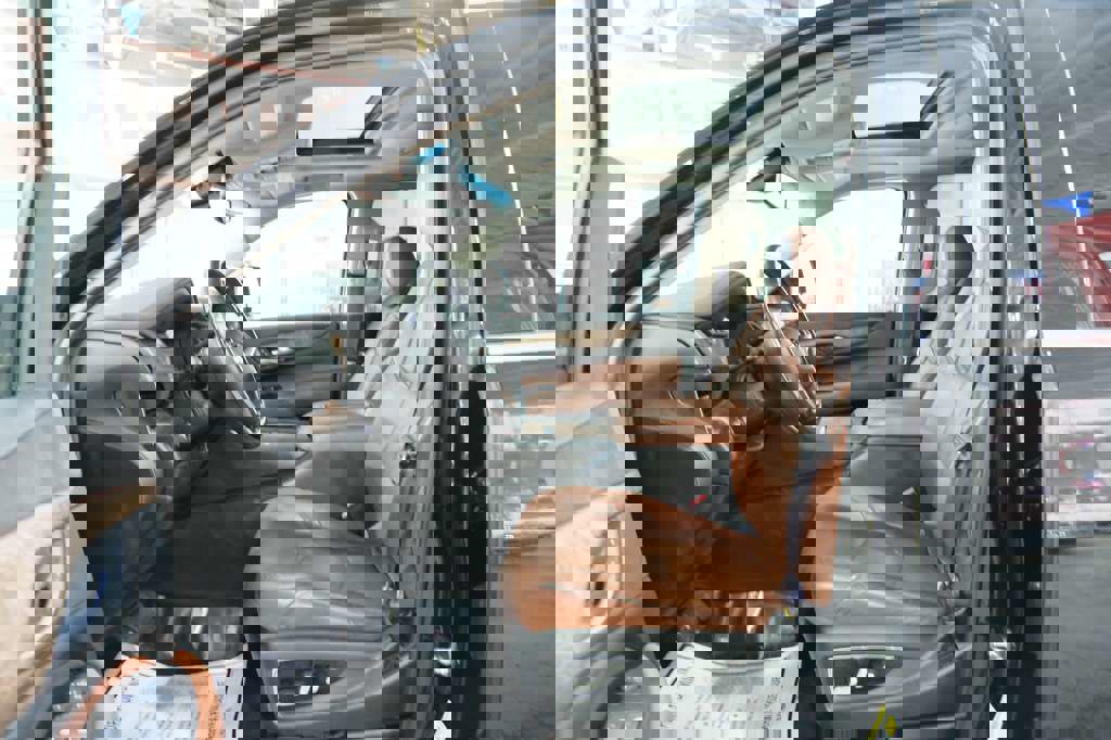 Used 2015 Cadillac Escalade ESV Premium image 17