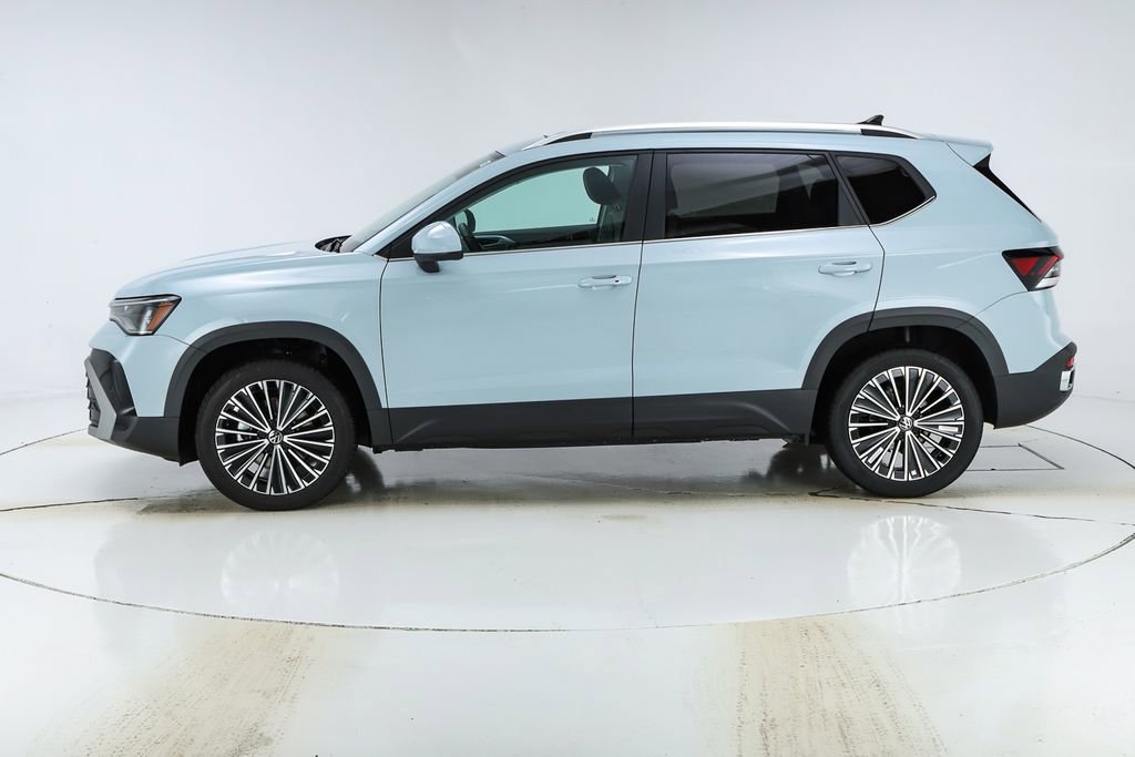 New 2026 Volkswagen Taos SE FWD image 2