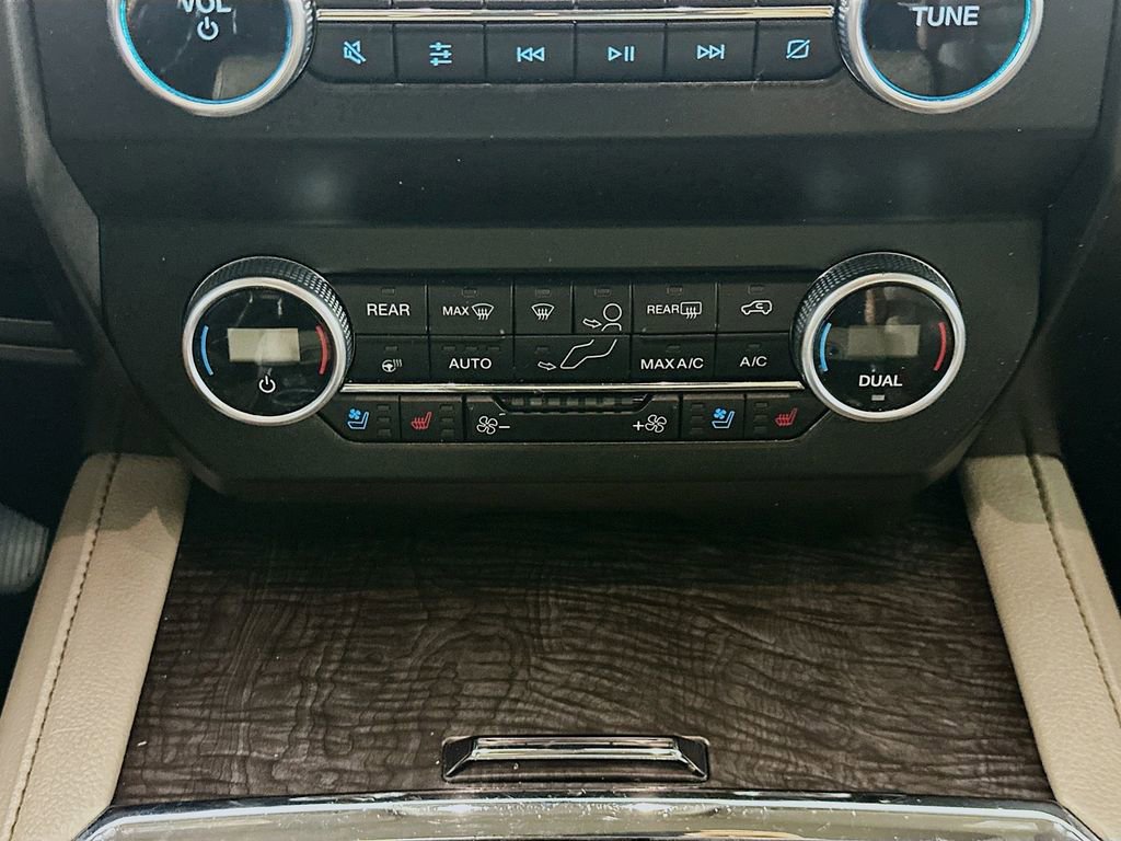 Used 2021 Ford Expedition Max Limited image 18