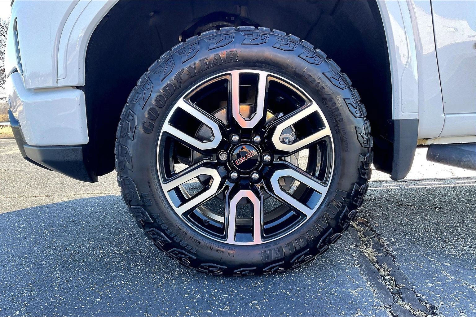 Used 2023 GMC Sierra 1500 AT4 w/ AT4 Premium Package image 9