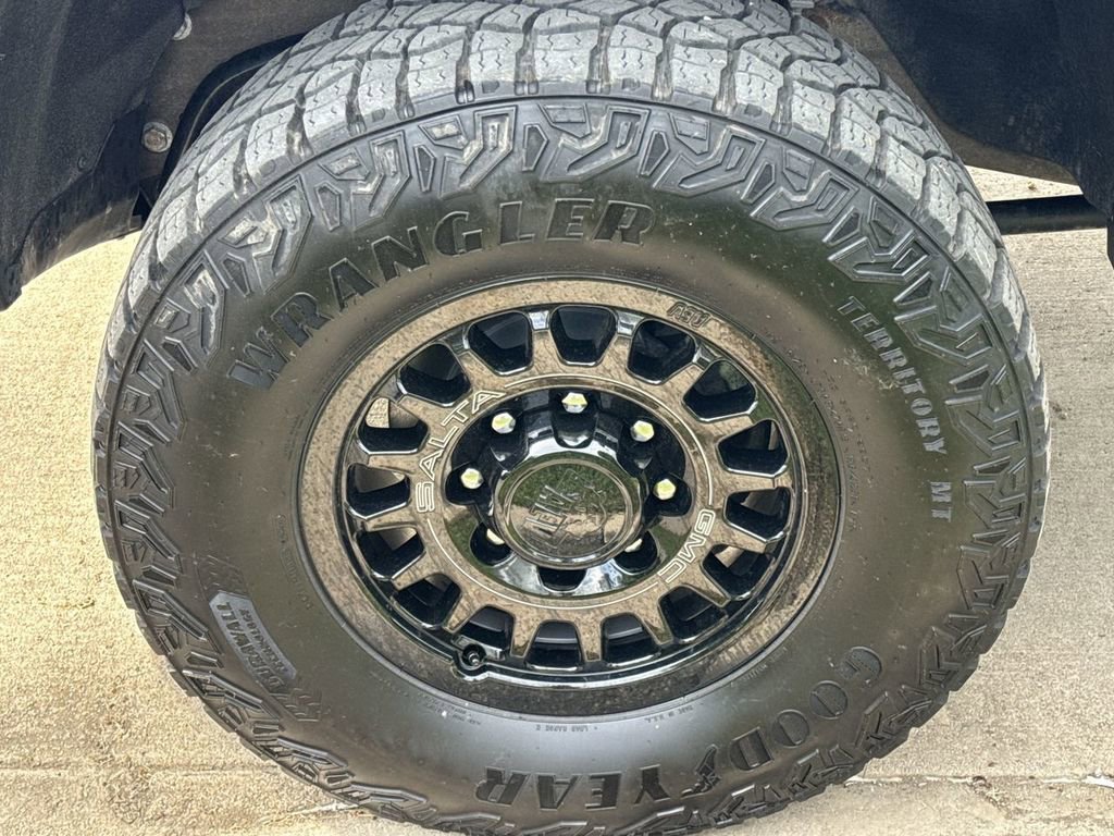 Certified 2025 GMC Sierra 2500 AT4X w/ AT4X AEV Edition AWD/4WD image 35