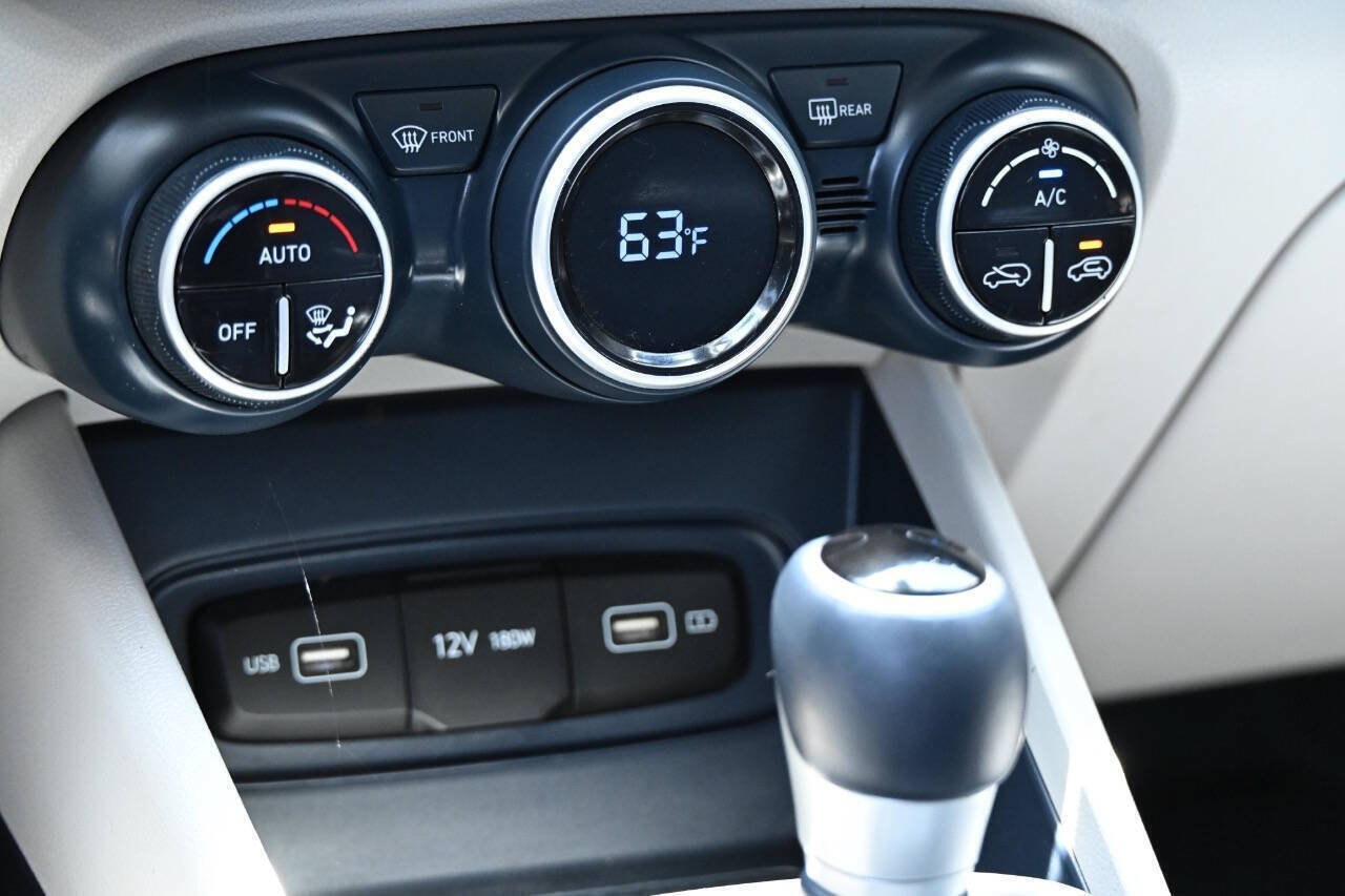 Used 2022 Hyundai Venue Limited FWD image 19