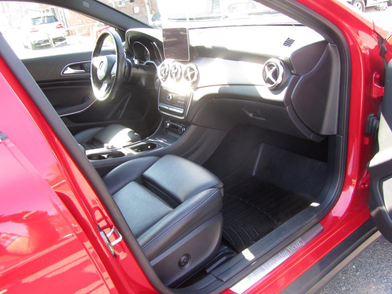 Used 2018 Mercedes-Benz GLA 250 4MATIC image 21