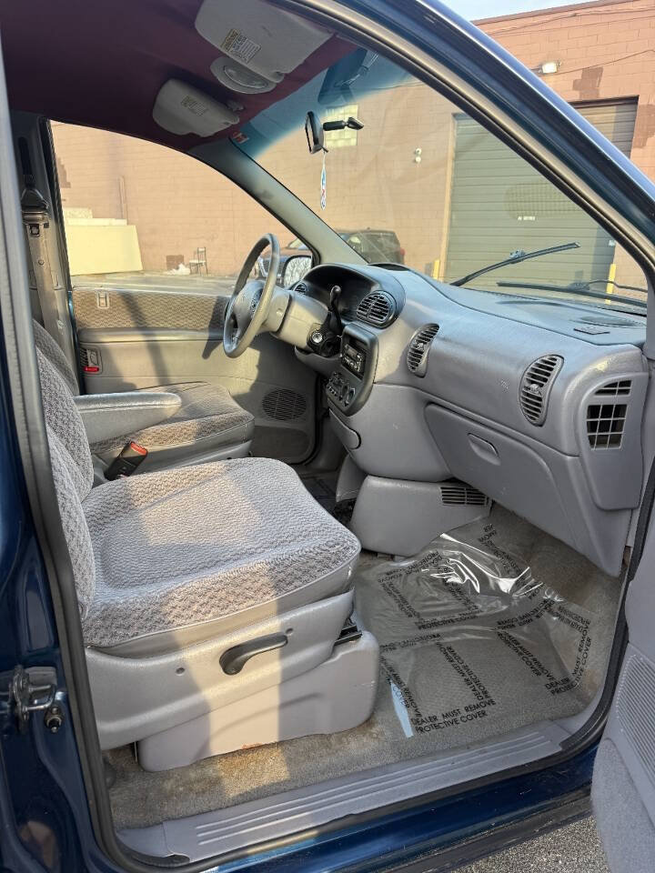 Used 2000 Plymouth Voyager FWD image 16