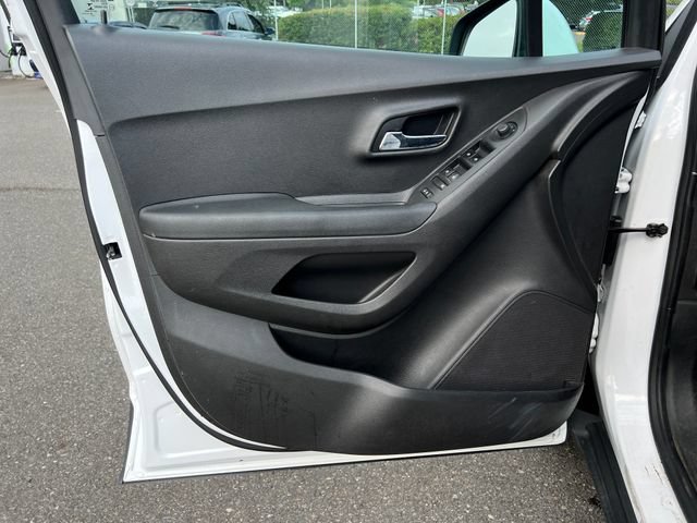 Used 2020 Chevrolet Trax LS w/ Tint and Cruise Package FWD image 16