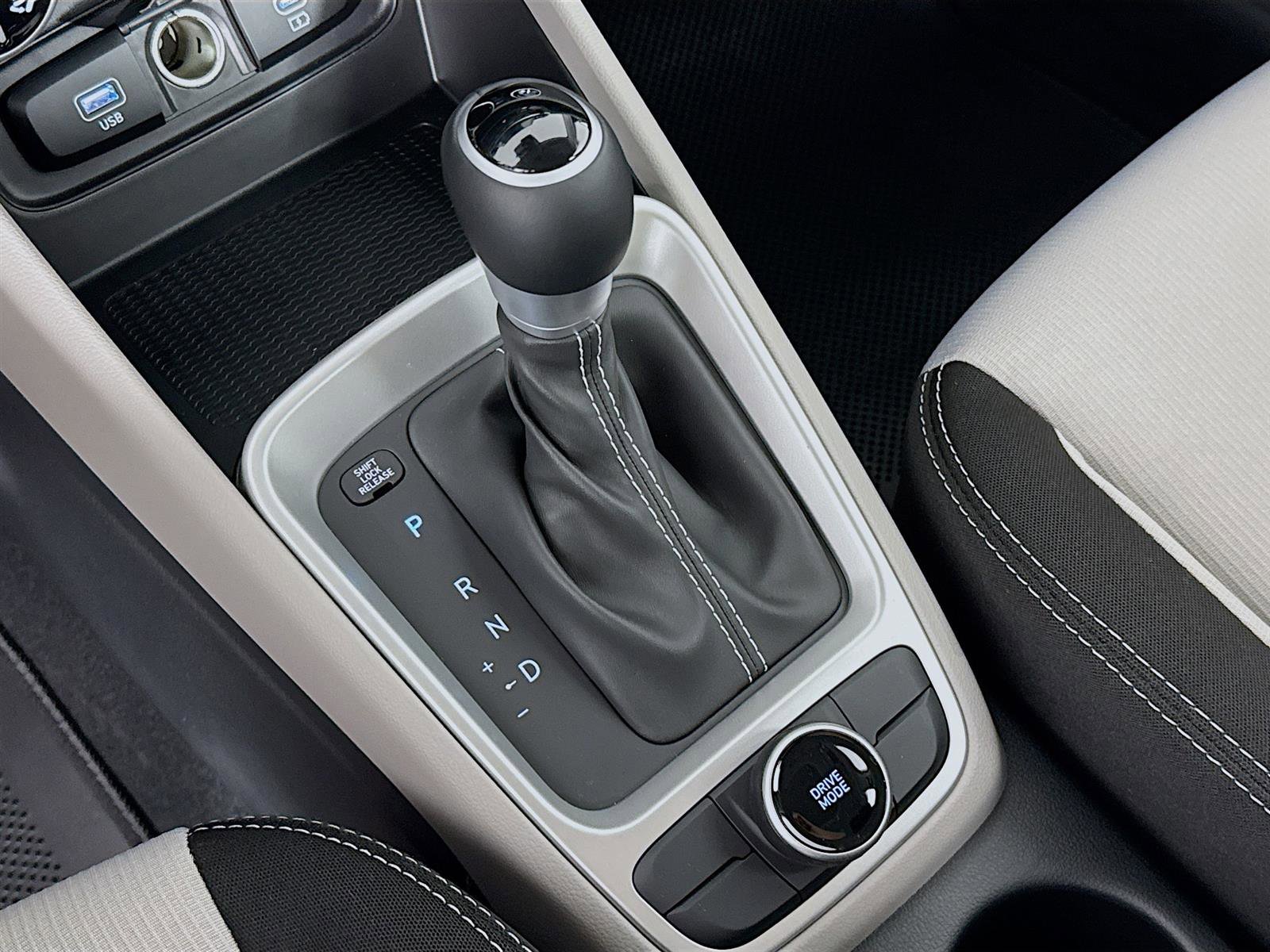 New 2025 Hyundai Venue SEL image 18