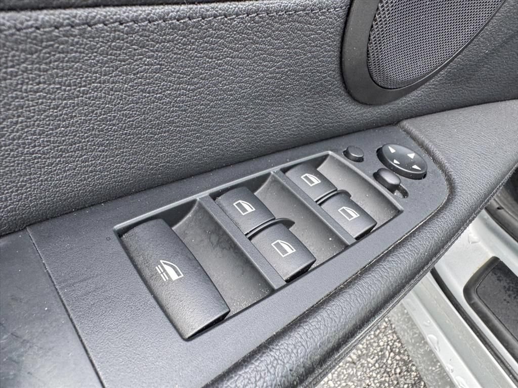 Used 2015 BMW Z4 sDrive28i RWD image 13