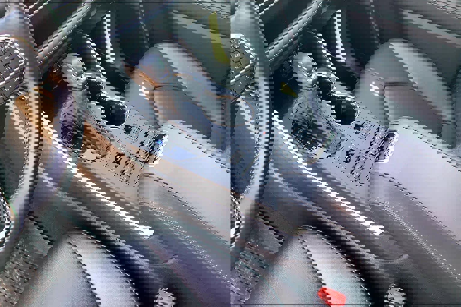 Used 2021 Toyota Highlander XLE AWD/4WD image 16