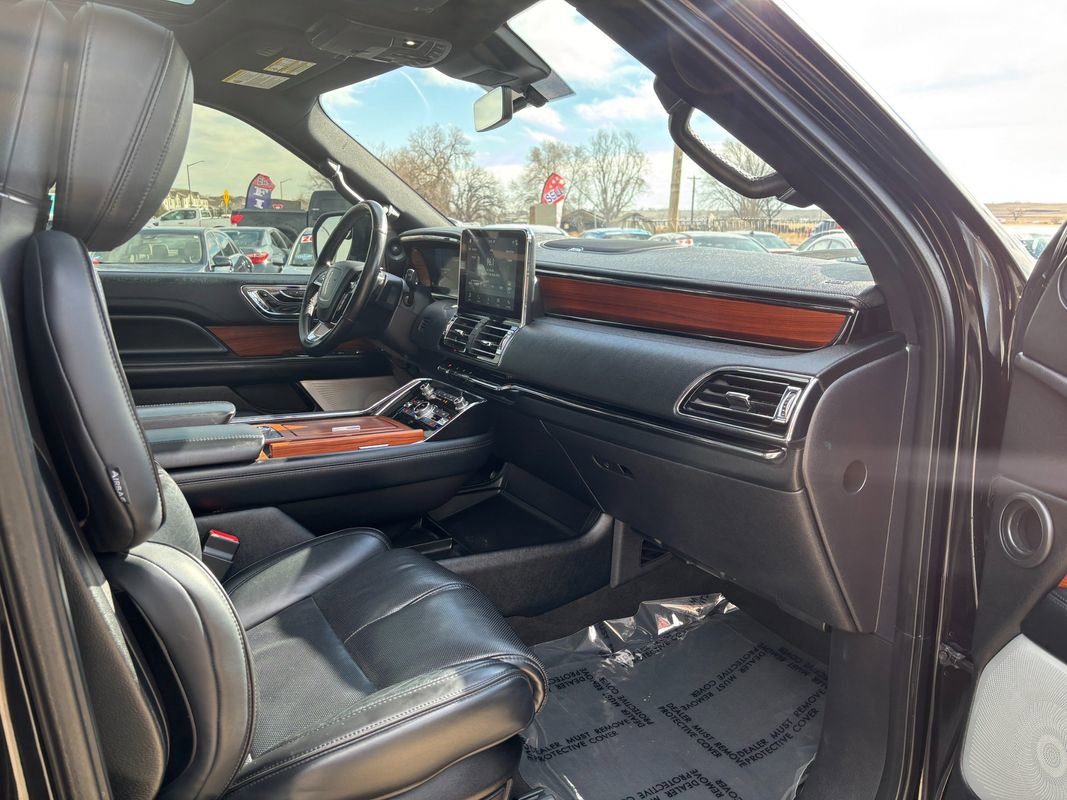 Used 2019 Lincoln Navigator Reserve image 13