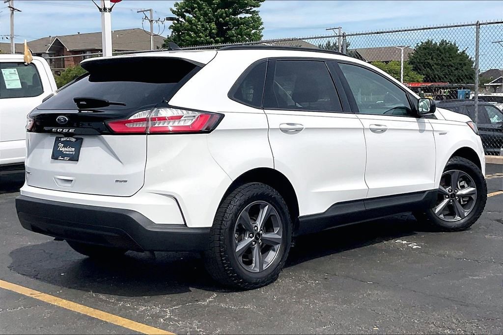 Used 2023 Ford Edge SEL w/ Sport Appearance Package AWD/4WD image 12