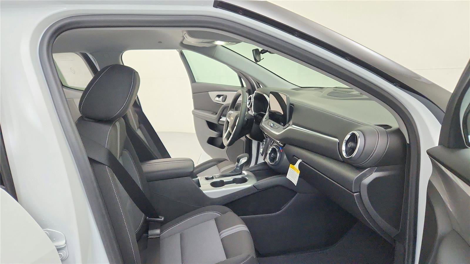 Used 2025 Chevrolet Blazer LT image 29