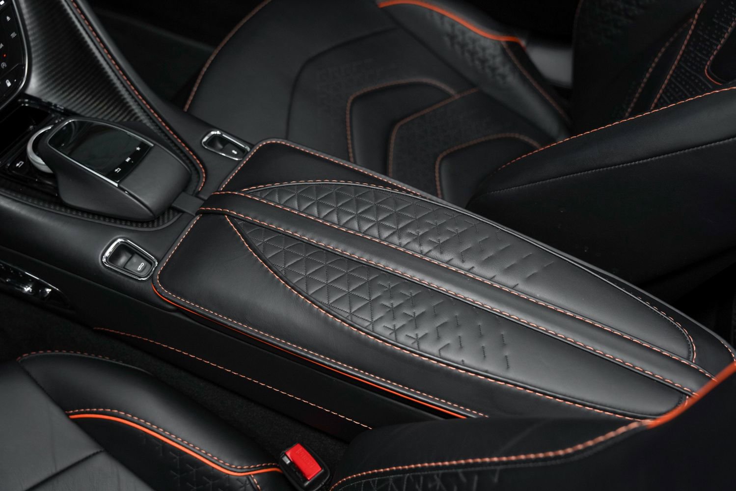 Used 2022 Aston Martin DBS Superleggera Volante RWD image 41
