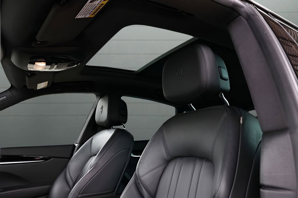 Used 2023 Maserati Levante Modena image 2