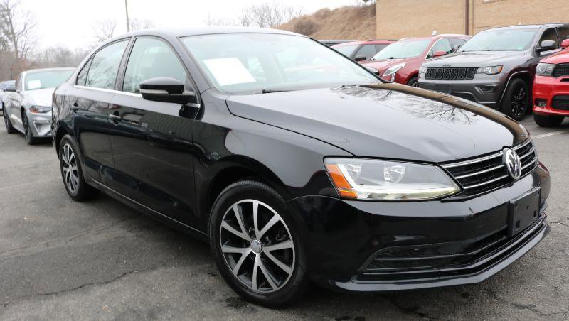 Used 2017 Volkswagen Jetta SE image 3