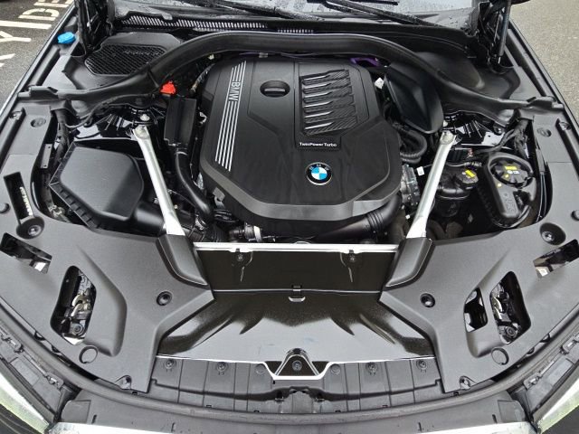 Used 2023 BMW 540i xDrive w/ Premium Package image 28