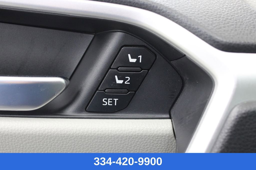 Used 2022 Toyota RAV4 XLE Premium image 17