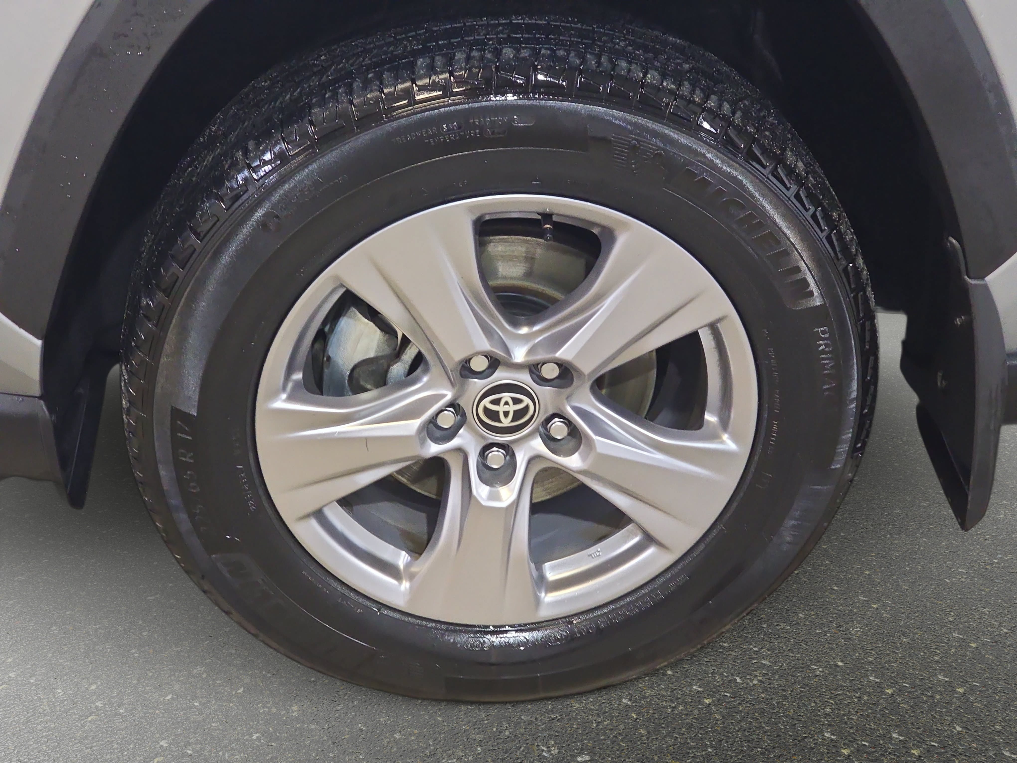 Used 2024 Toyota RAV4 XLE w/ Convenience Package FWD image 32
