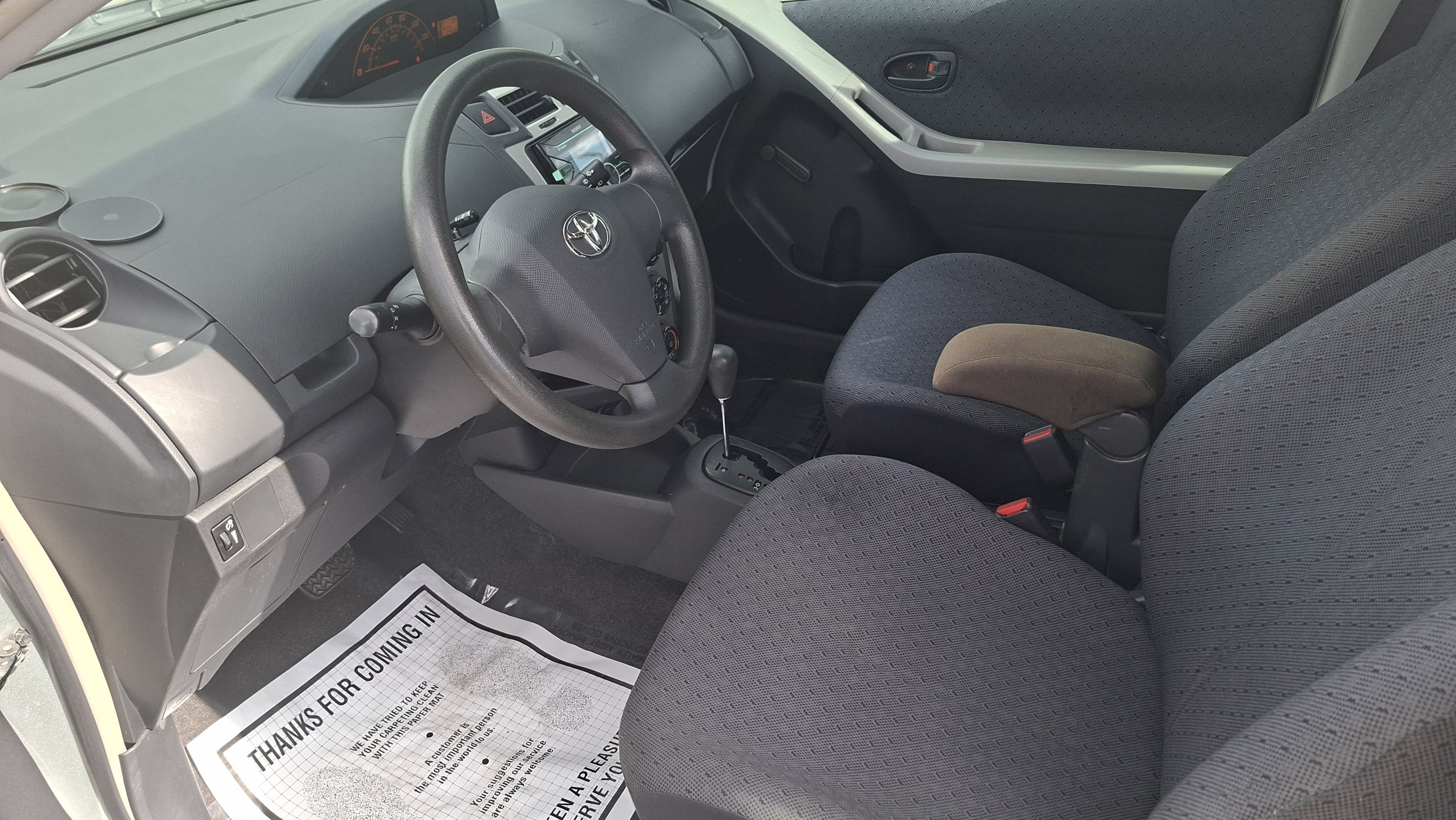 Used 2009 Toyota Yaris 2-Door Hatchback FWD image 9