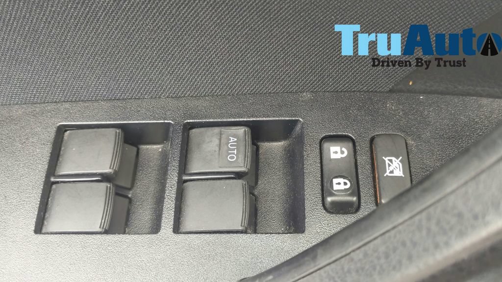 Used 2015 Toyota Corolla LE FWD image 16