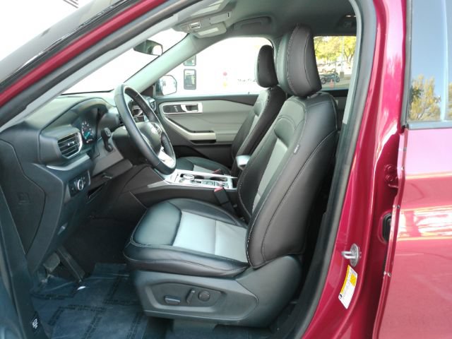 Used 2023 Ford Explorer XLT w/ Equipment Group 202A AWD/4WD image 15