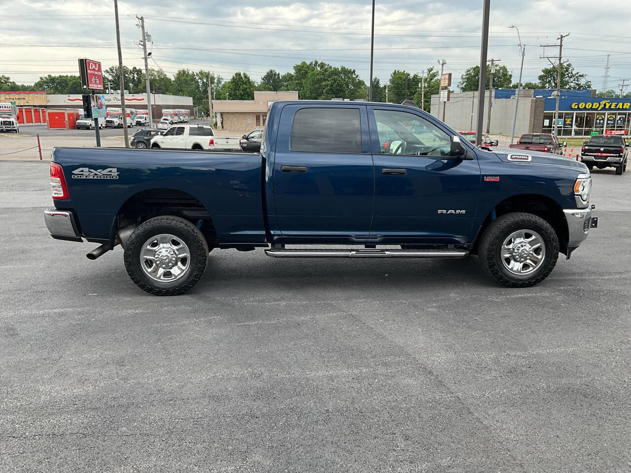 Used 2021 RAM 2500 Tradesman w/ Chrome Appearance Group AWD/4WD image 6