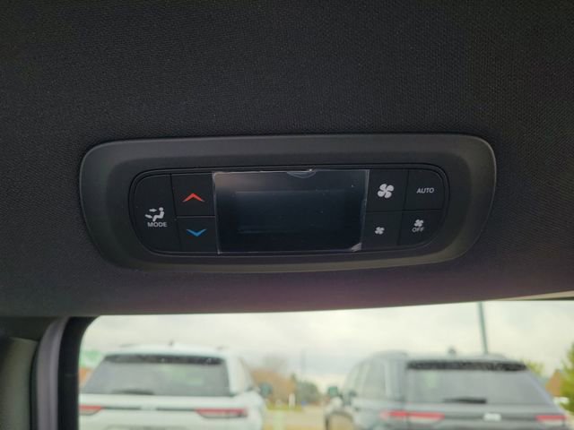 New 2026 Chrysler Pacifica Select image 18