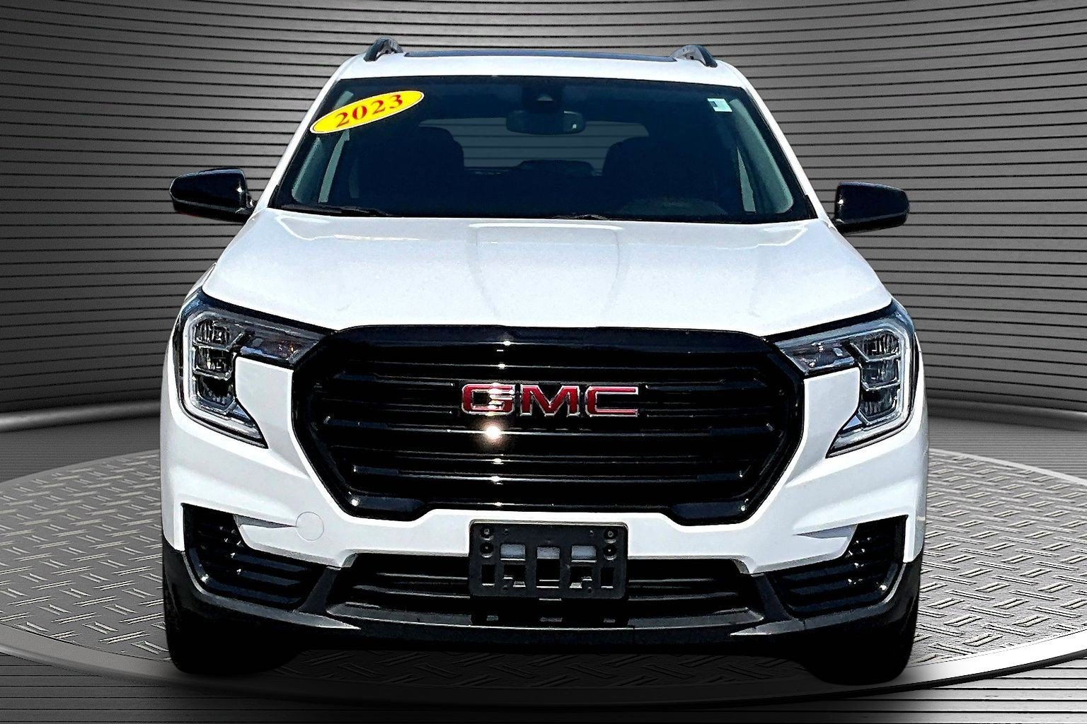 Used 2023 GMC Terrain SLE w/ Driver Convenience Package AWD/4WD image 2