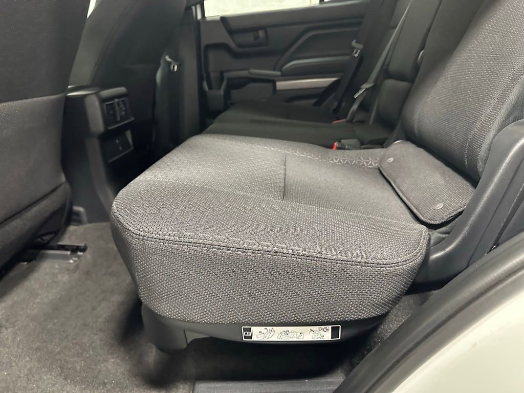 Used 2025 Toyota 4Runner SR5 AWD/4WD image 43