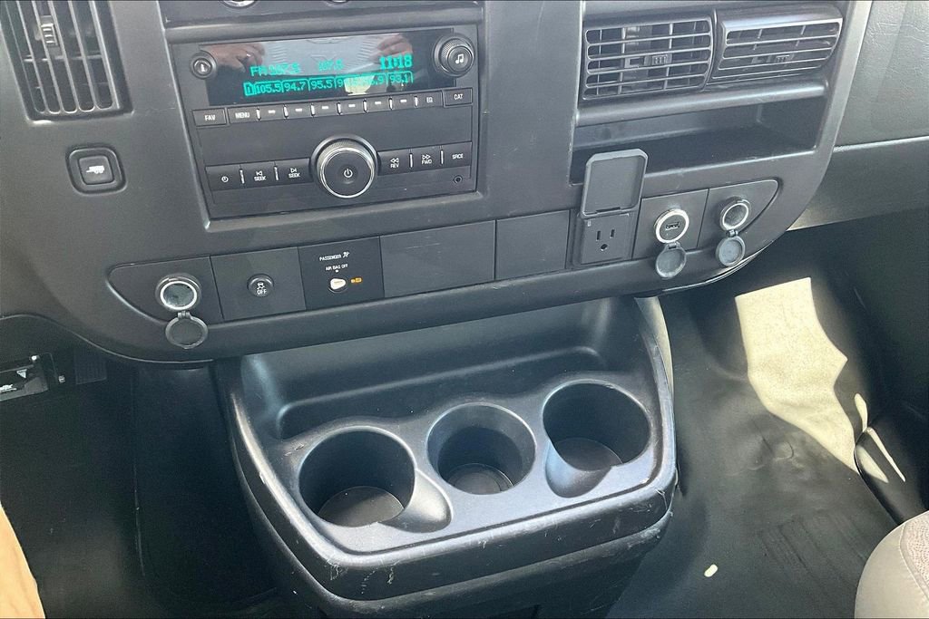 Used 2017 Chevrolet Express 2500 RWD image 17