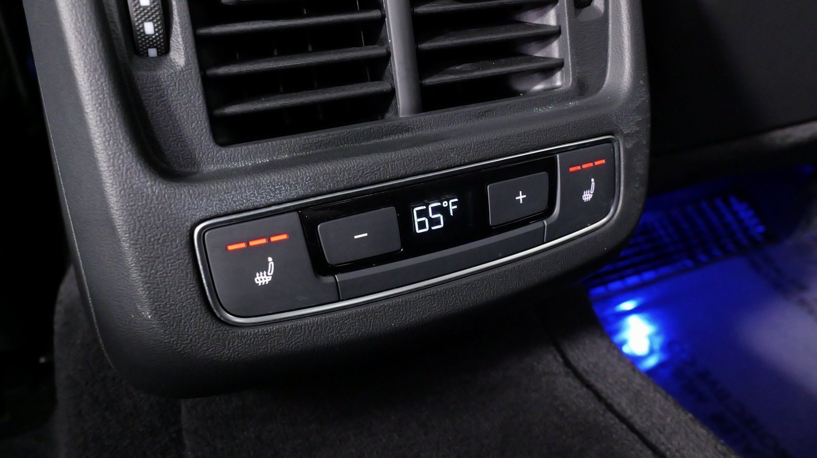 Used 2024 Audi RS e-tron GT w/ Carbon Performance Package image 39