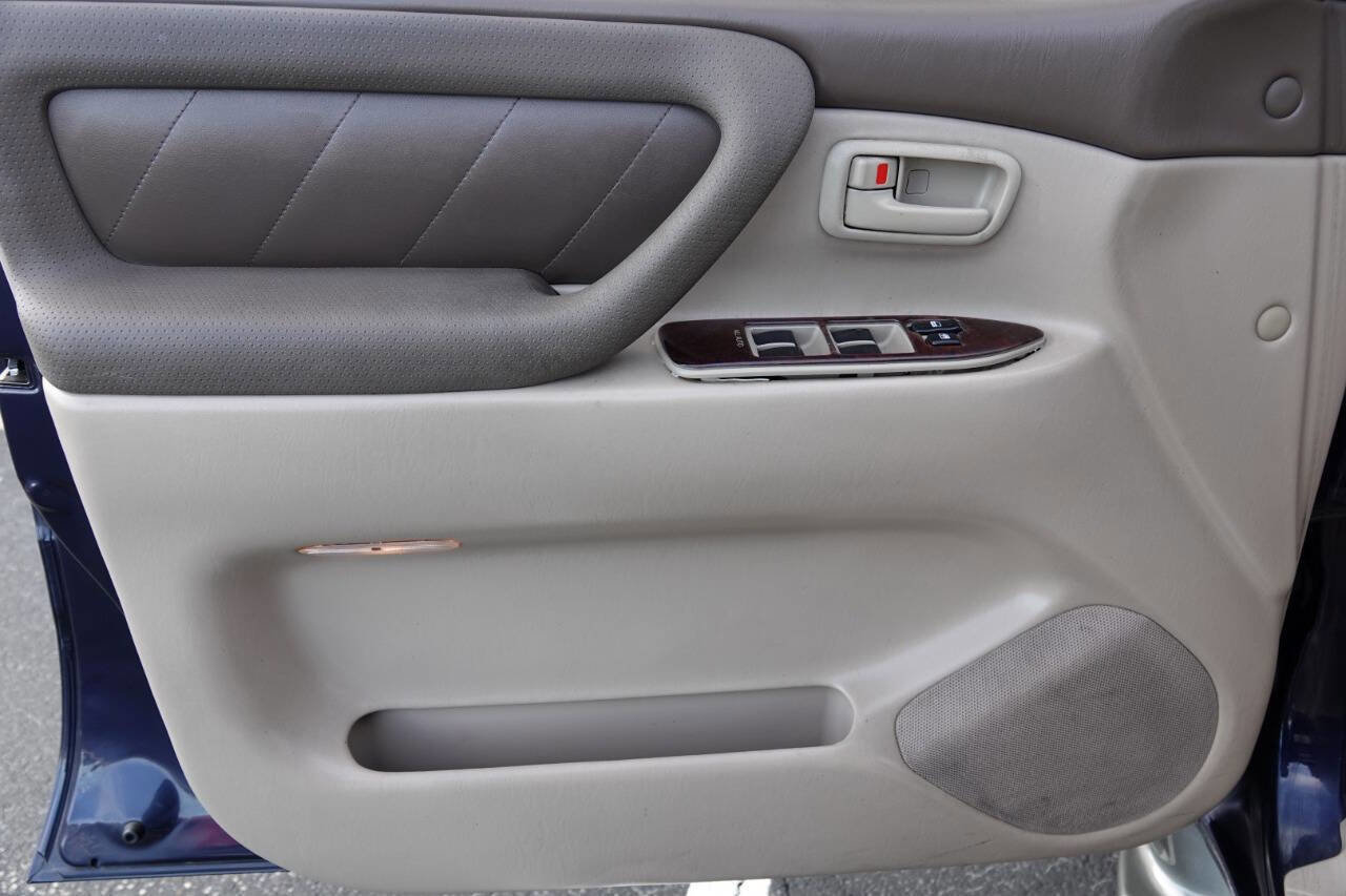 Used 2002 Toyota Land Cruiser AWD/4WD image 92