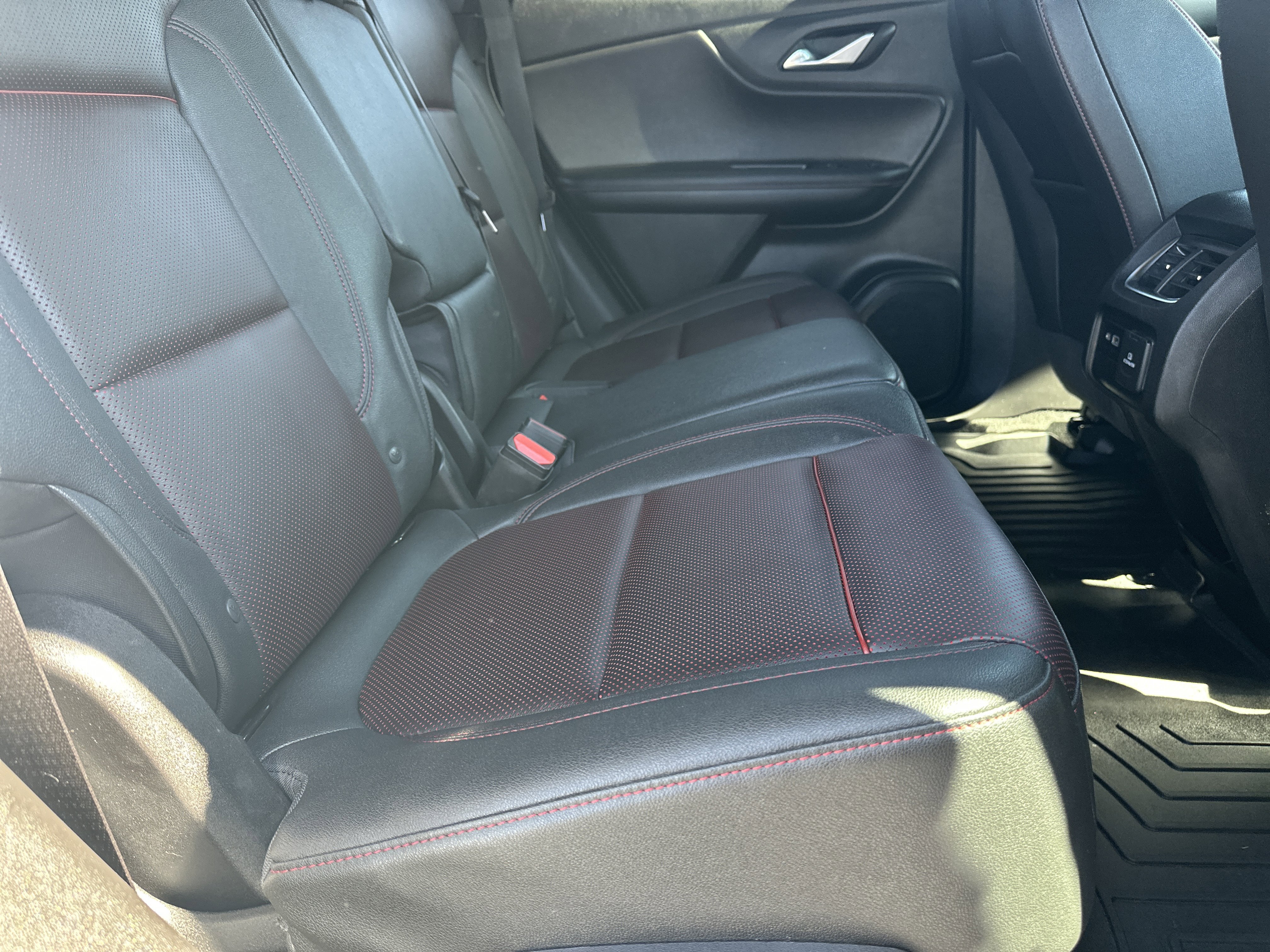 Used 2022 Chevrolet Blazer RS w/ Enhanced Convenience Package image 16