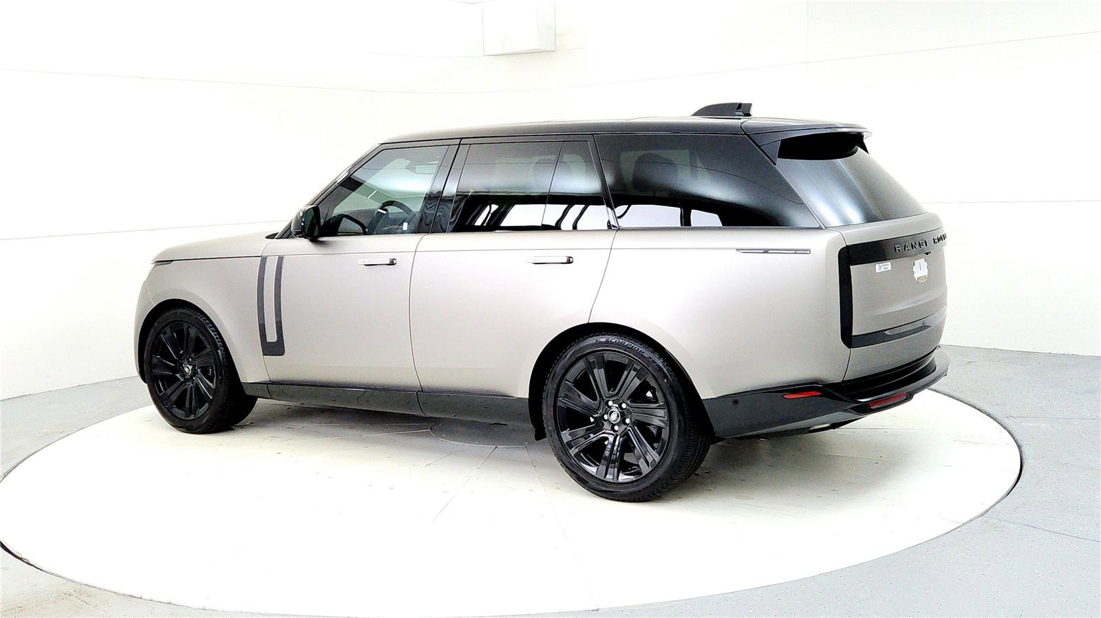 Used 2023 Land Rover Range Rover SE image 4