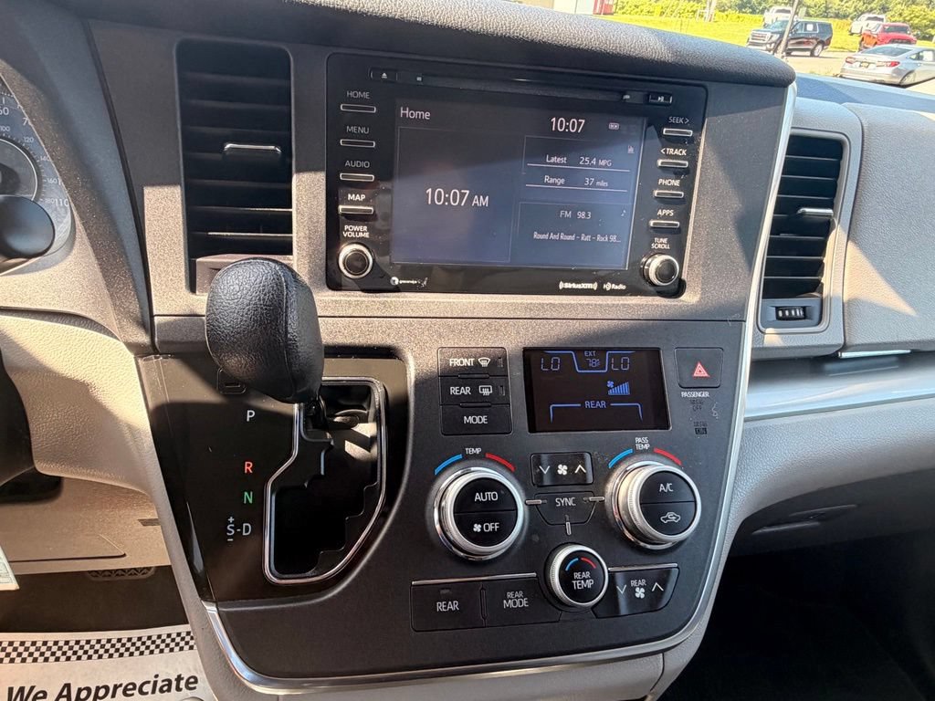 Used 2019 Toyota Sienna LE FWD image 29