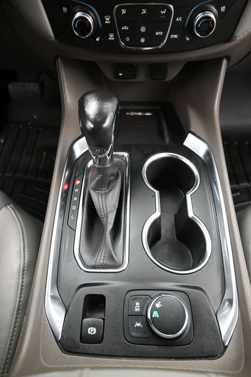 Used 2021 Chevrolet Traverse Premier FWD image 18
