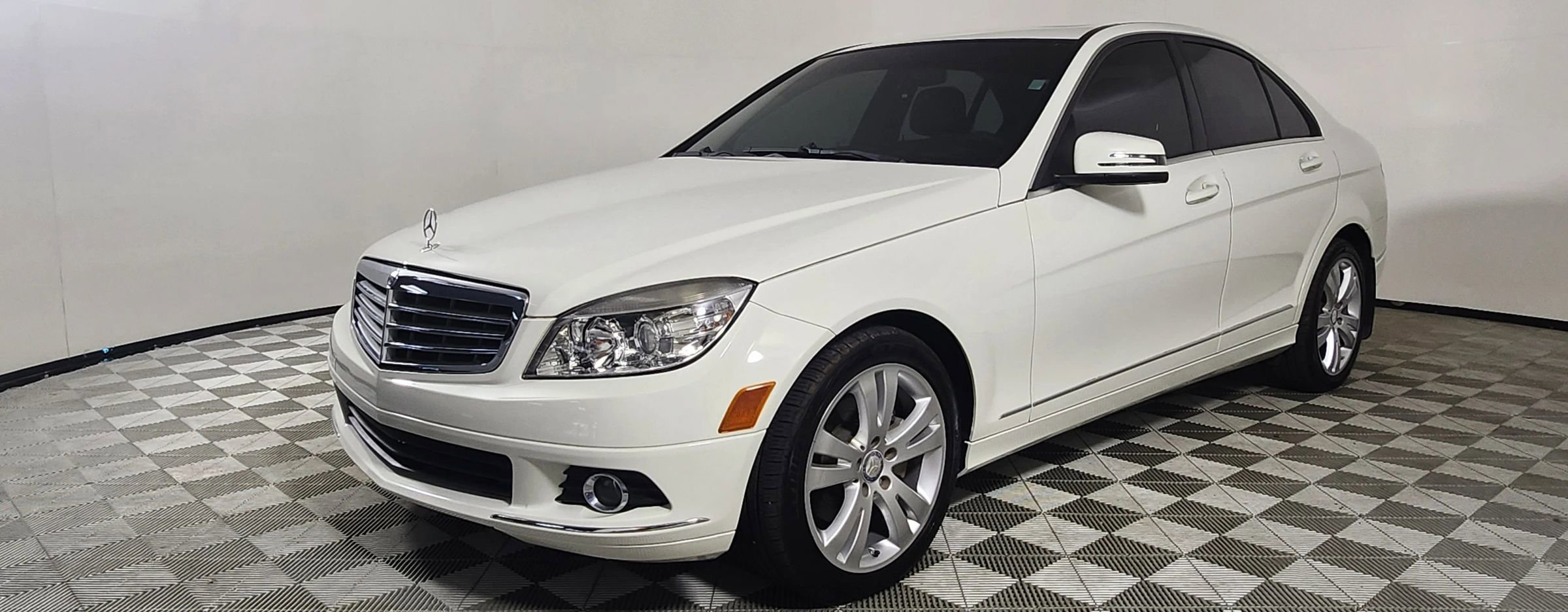 Used 2010 Mercedes-Benz C 300 C 300 Luxury Sedan 4D image 3