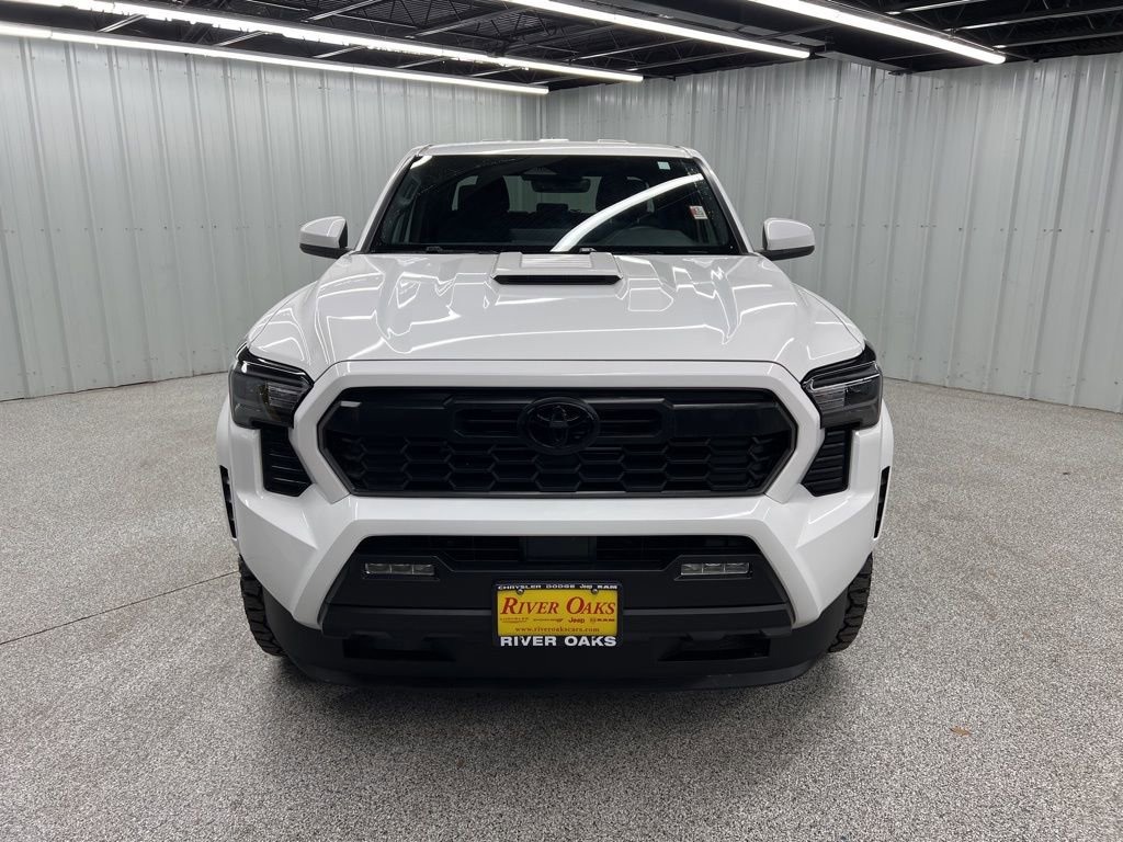 Used 2025 Toyota Tacoma TRD Sport image 2