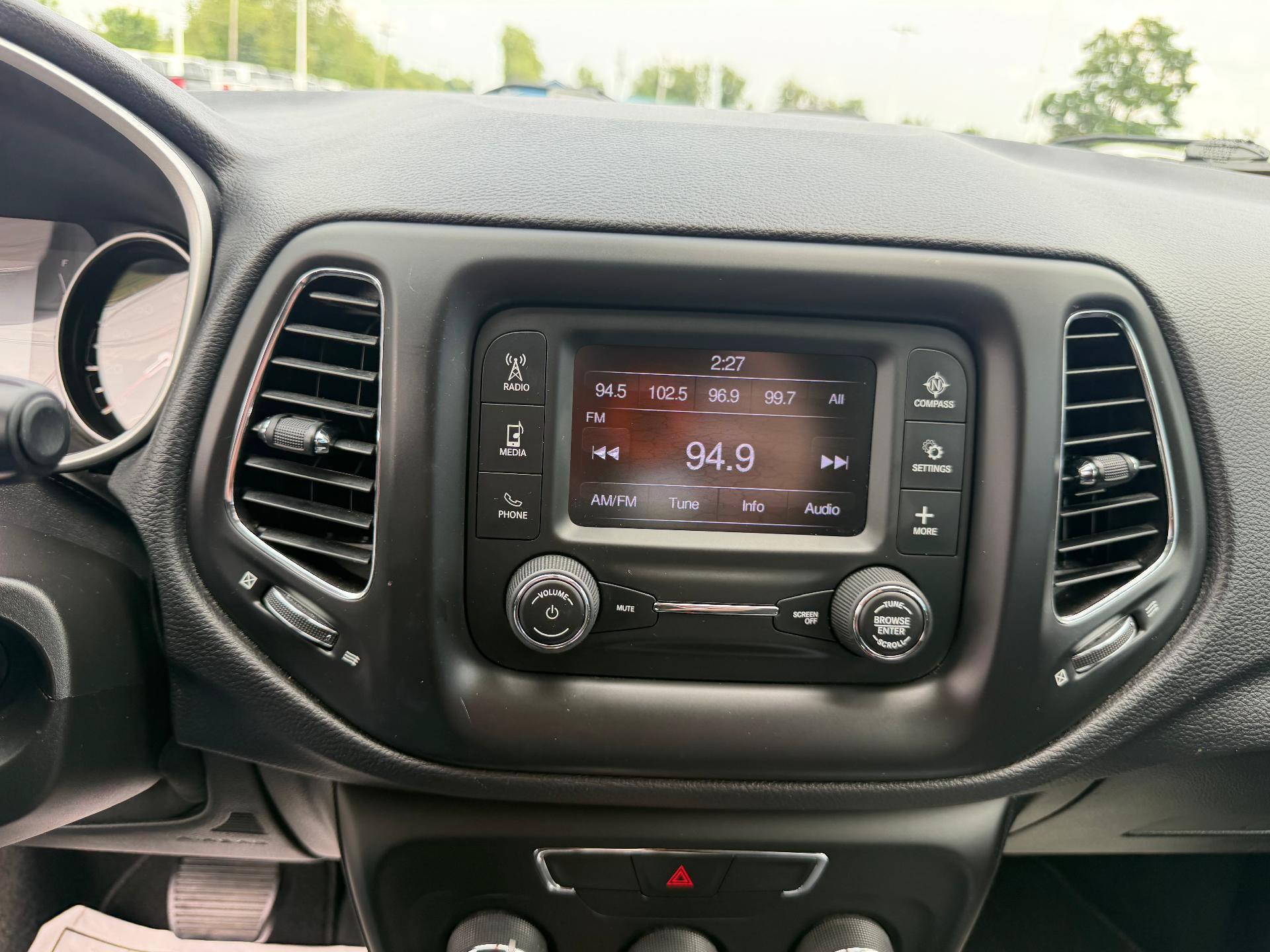 Used 2017 Jeep Compass Sport AWD/4WD image 26